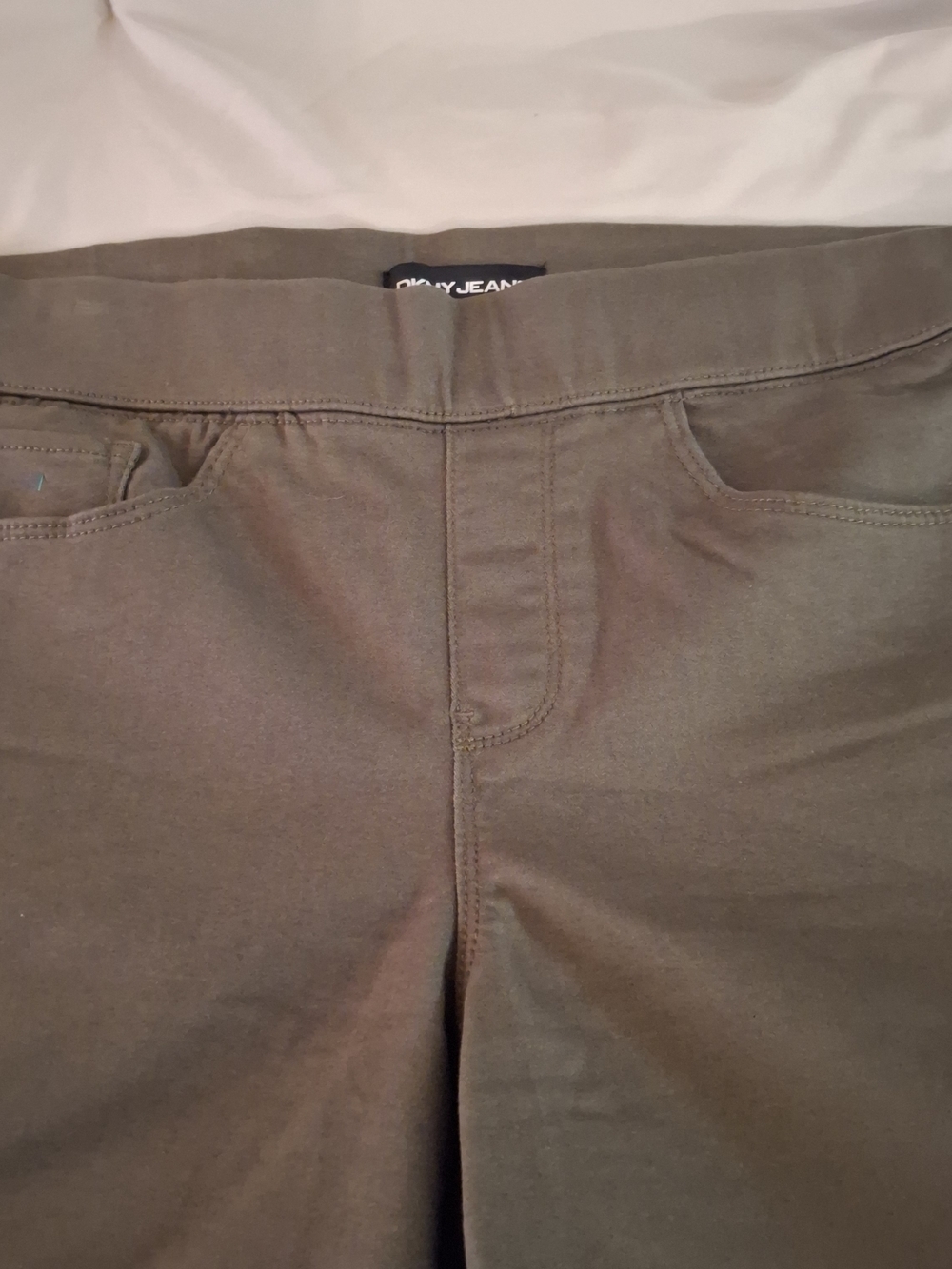 DKNY Jeans Olive Green Women’s Stretch Bermuda Shorts - Picture 3 of 9
